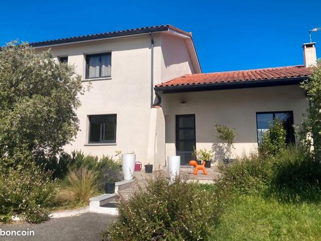 Villa 6 pièces 220 m²