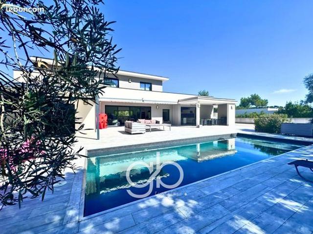 Villa 6 pièces 220 m²