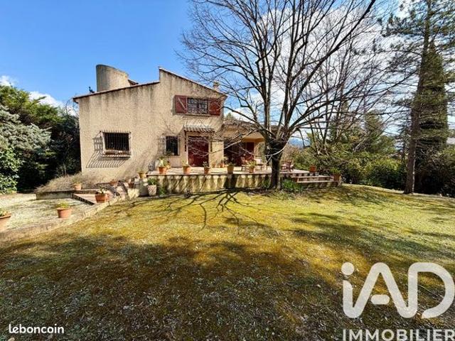 Villa 6 pièces 220 m²