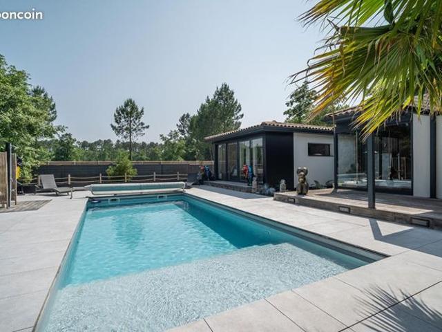Villa 6 pièces 220 m²