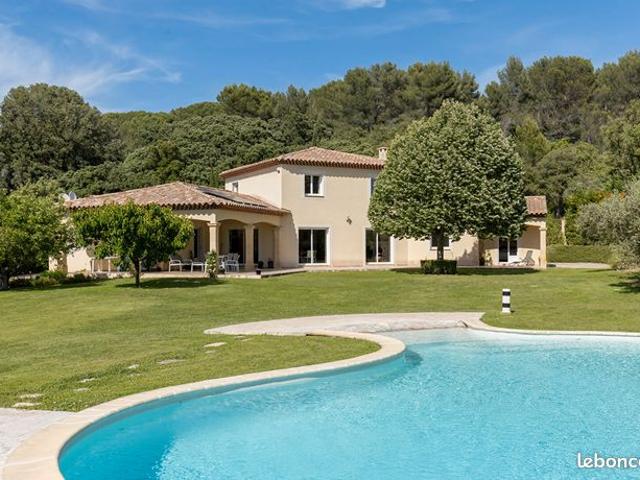 Villa 6 pièces 220 m²