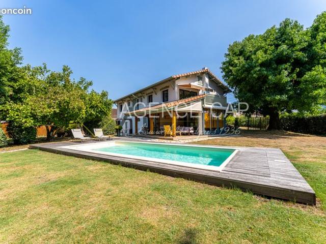 Villa 6 pièces 220 m²
