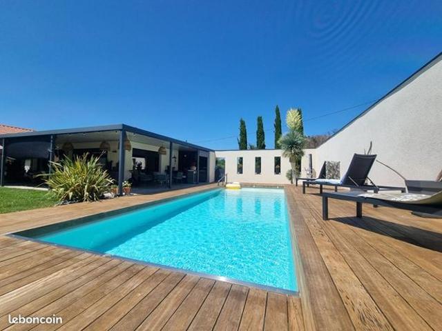 Villa 6 pièces 220 m²