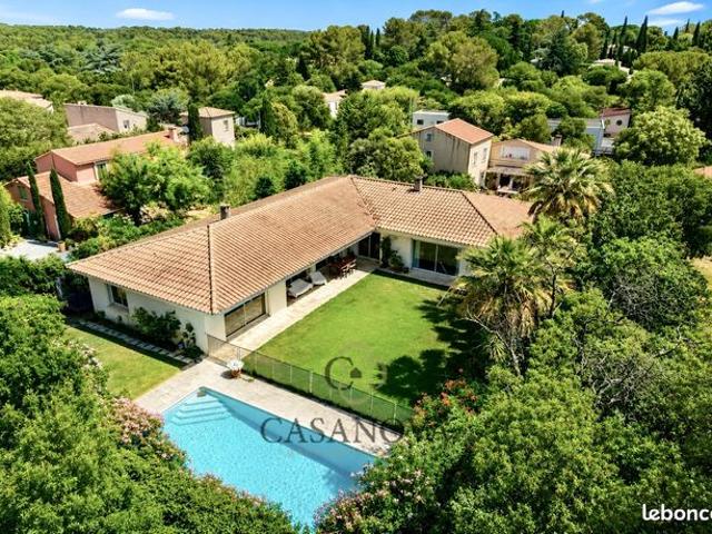 Villa 6 pièces 220 m²