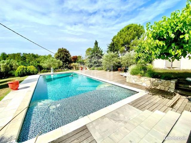 Villa 6 pièces 220 m²