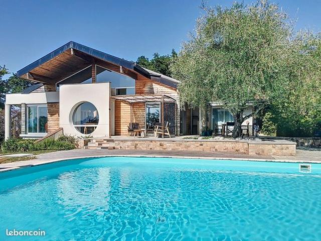 Villa 6 pièces 220 m²