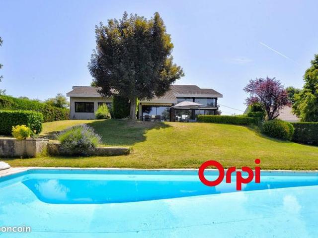Villa 6 pièces 220 m²