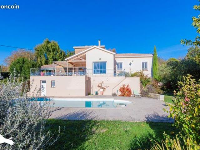 Villa 6 pièces 220 m²