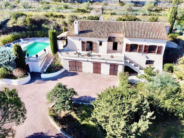 Villa 6 pièces 220 m²