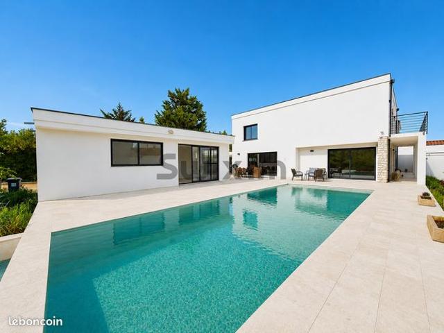 Villa 6 pièces 220 m²