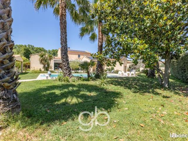 Villa 6 pièces 221 m²