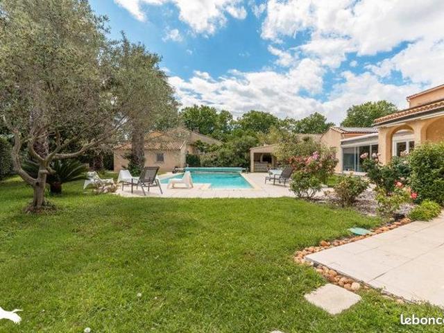 Villa 6 pièces 221 m²