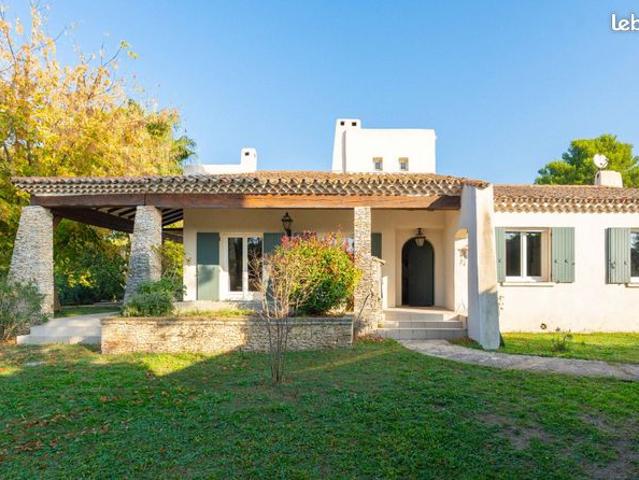 Villa 6 pièces 221 m²