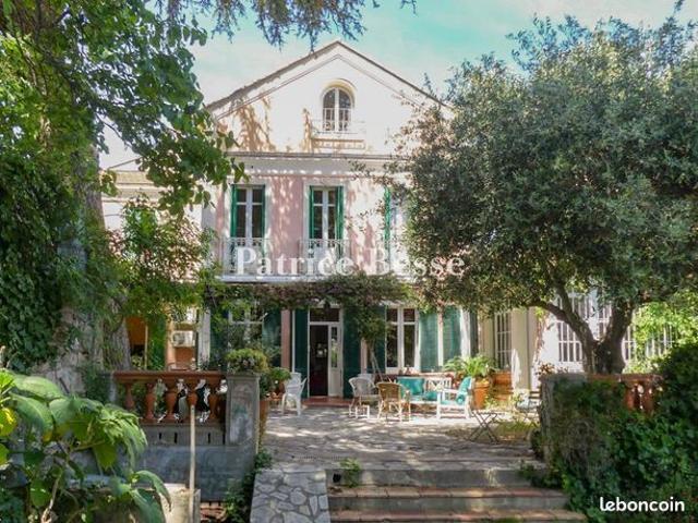 Villa 6 pièces 221 m²