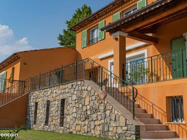 Villa 6 pièces 222 m²