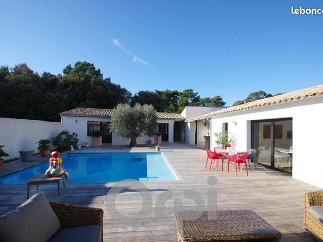 Villa 6 pièces 223 m²