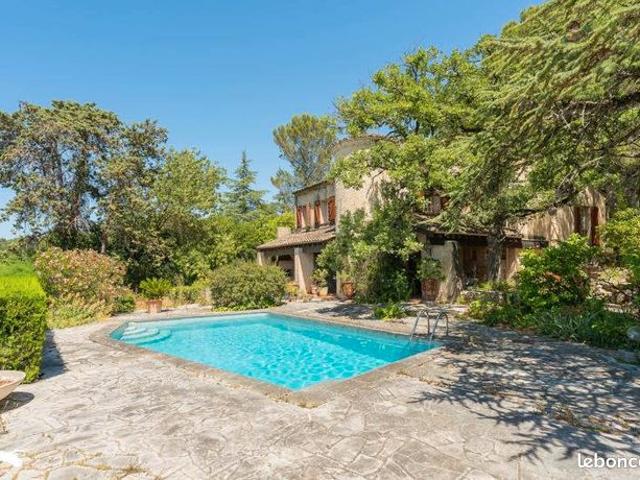 Villa 6 pièces 223 m²