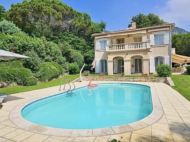 Villa 8 pièces 300 m²