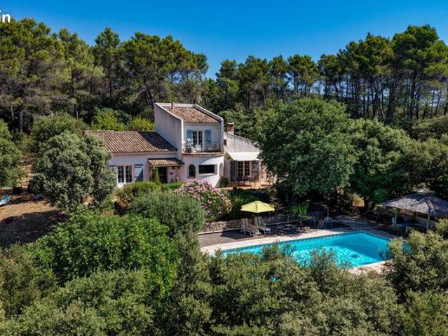 Villa 6 pièces 225 m²