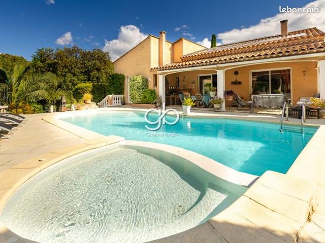 Villa 6 pièces 225 m²