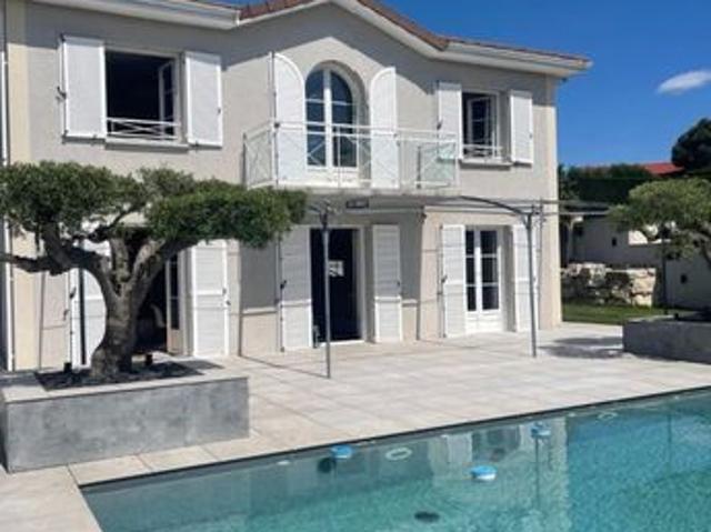 Villa 6 pièces 225 m²