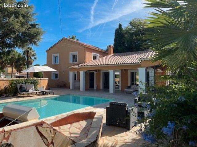 Villa 6 pièces 225 m²