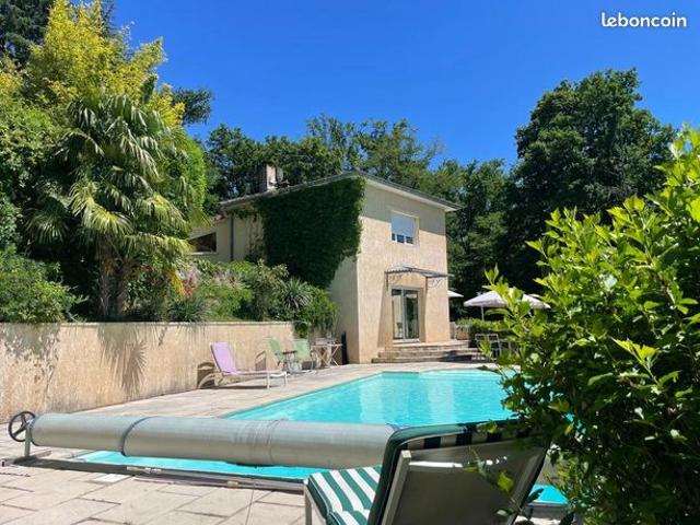 Villa 6 pièces 227 m²