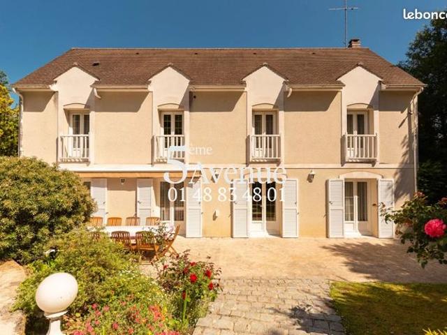 Villa 6 pièces 227 m²