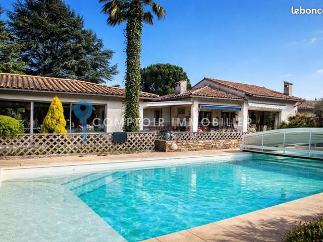 Villa 6 pièces 227 m²