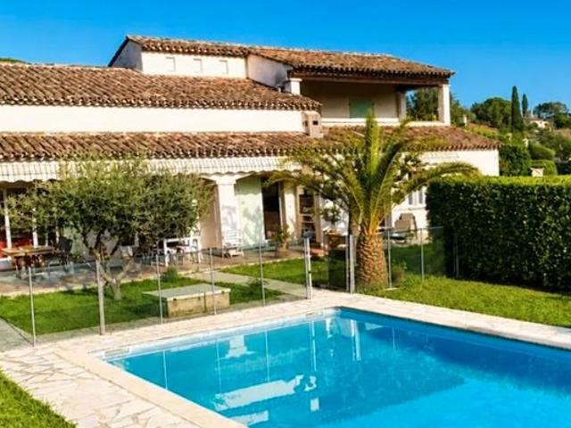 Villa 6 pièces 227 m²