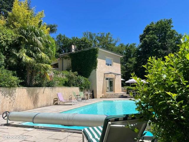 Villa 6 pièces 227 m²