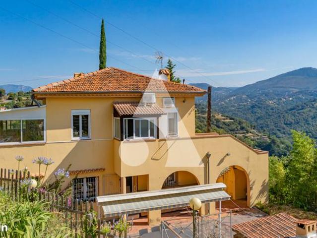 Villa 6 pièces 228 m²