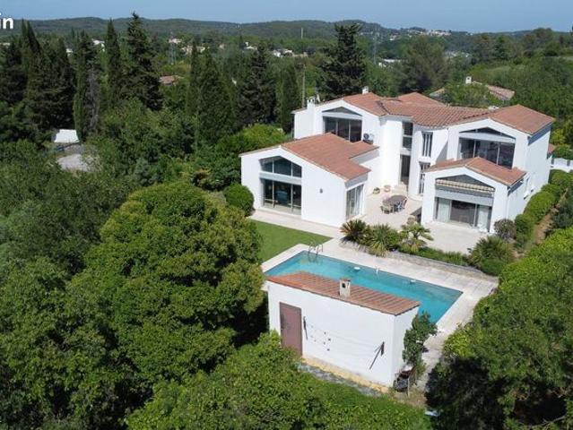 Villa 6 pièces 228 m²