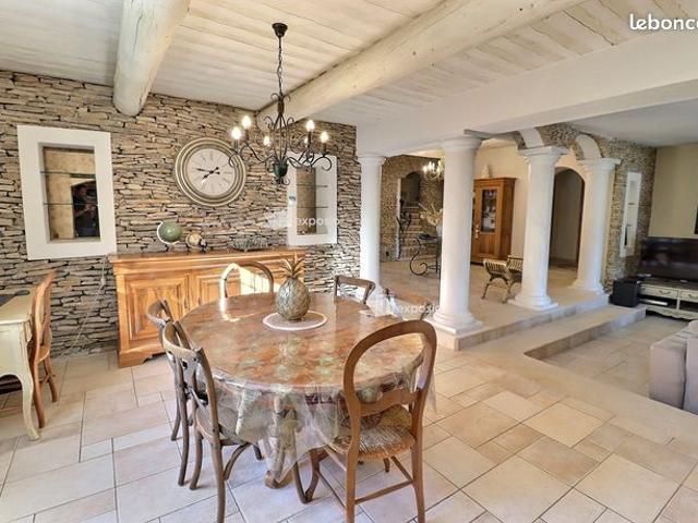 Villa 6 pièces 228 m²