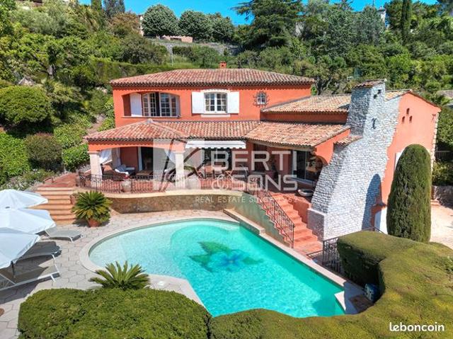 Villa 6 pièces 228 m²