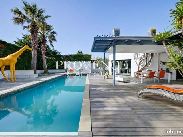 Villa 6 pièces 236 m²