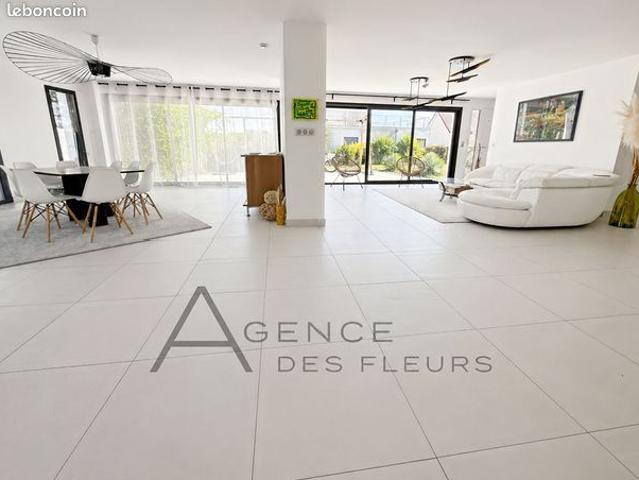 Villa 6 pièces 229 m²