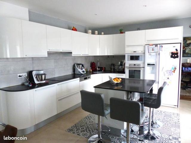 Villa 6 pièces 229 m²