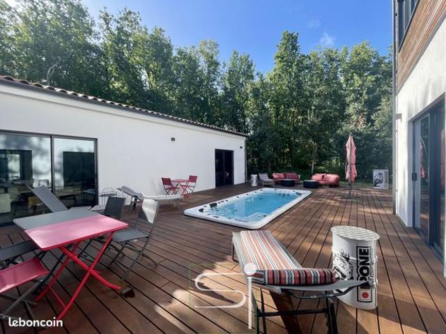 Villa 6 pièces 230 m²