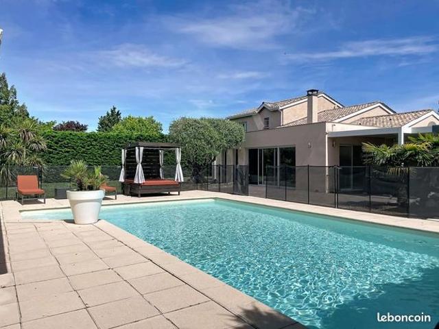 Villa 6 pièces 230 m²