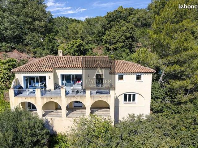 Villa 6 pièces 230 m²