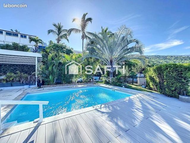 Villa 6 pièces 230 m²