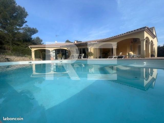Villa 6 pièces 230 m²