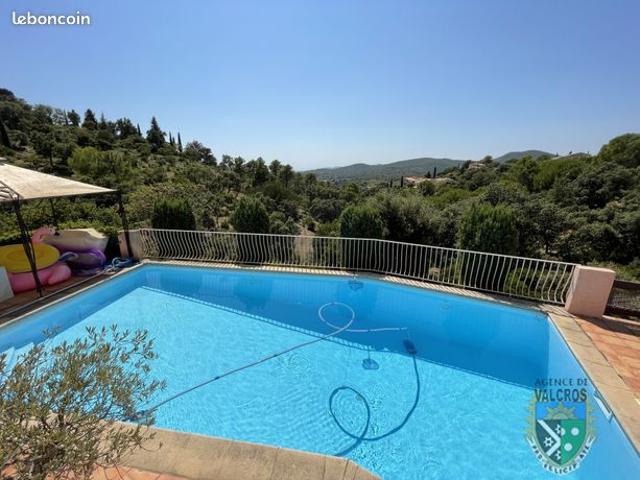 Villa 6 pièces 230 m²