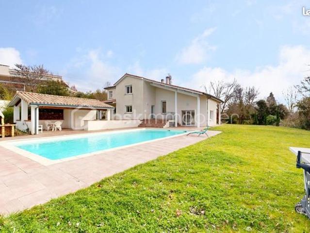 Villa 6 pièces 230 m²