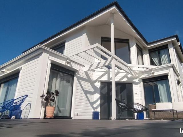 Villa 6 pièces 230 m²