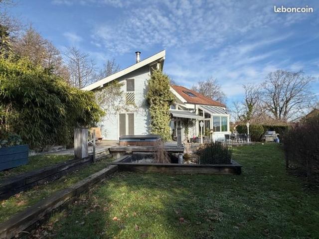 Villa 6 pièces 230 m²