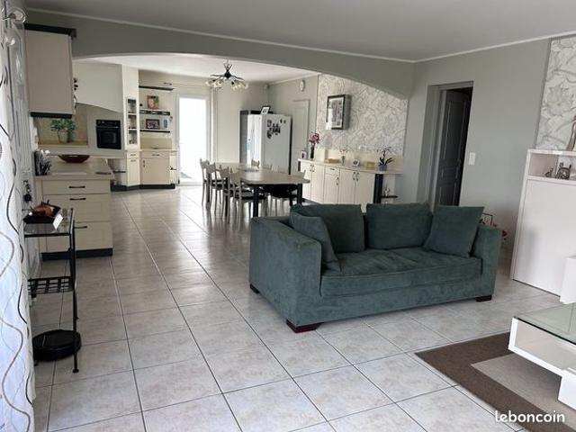 Villa 6 pièces 230 m²