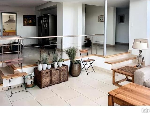 Villa 6 pièces 230 m²