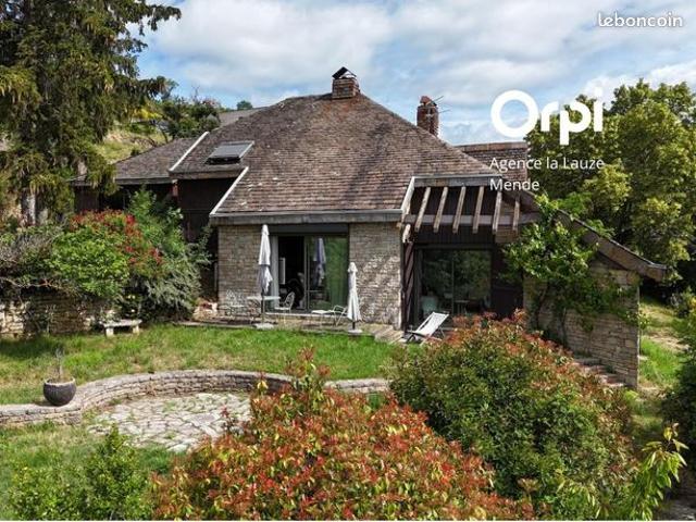 Villa 6 pièces 230 m²